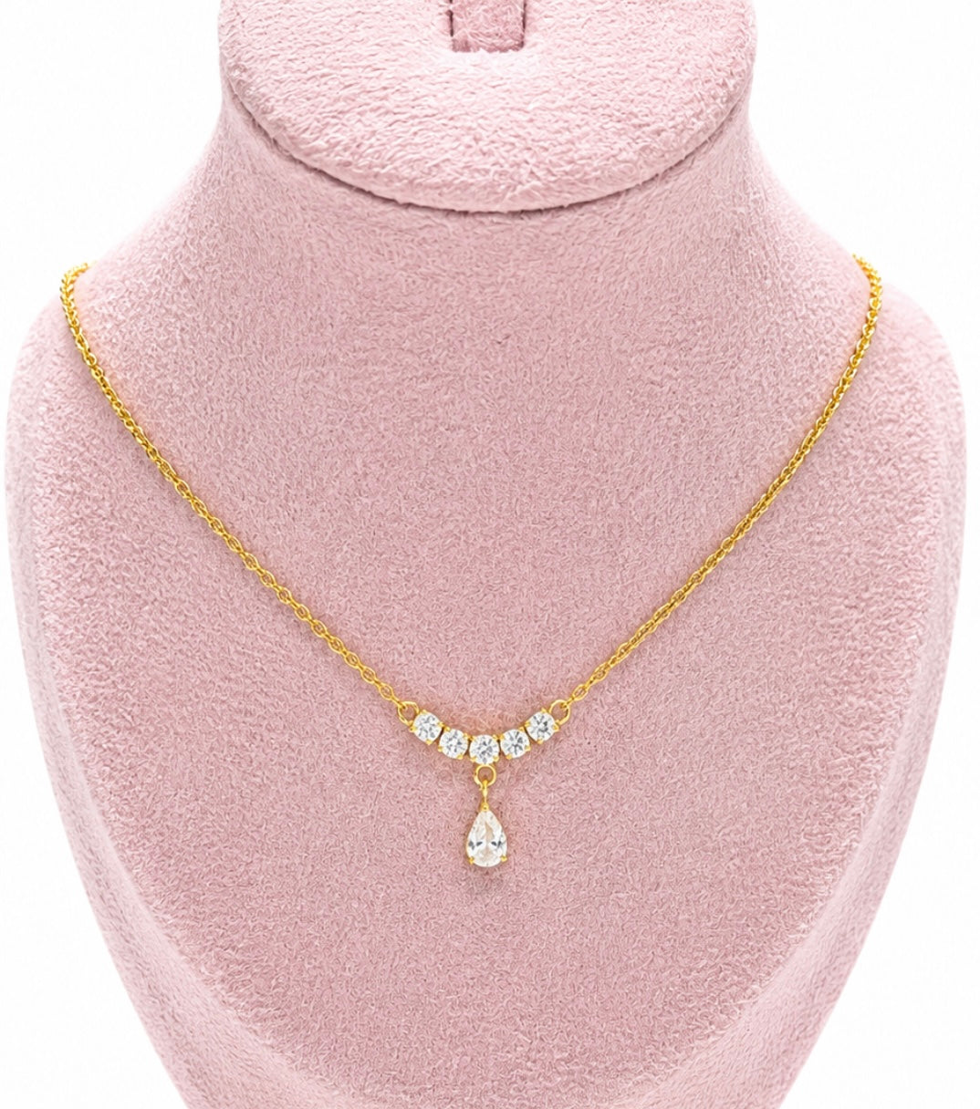 Nia drop necklace