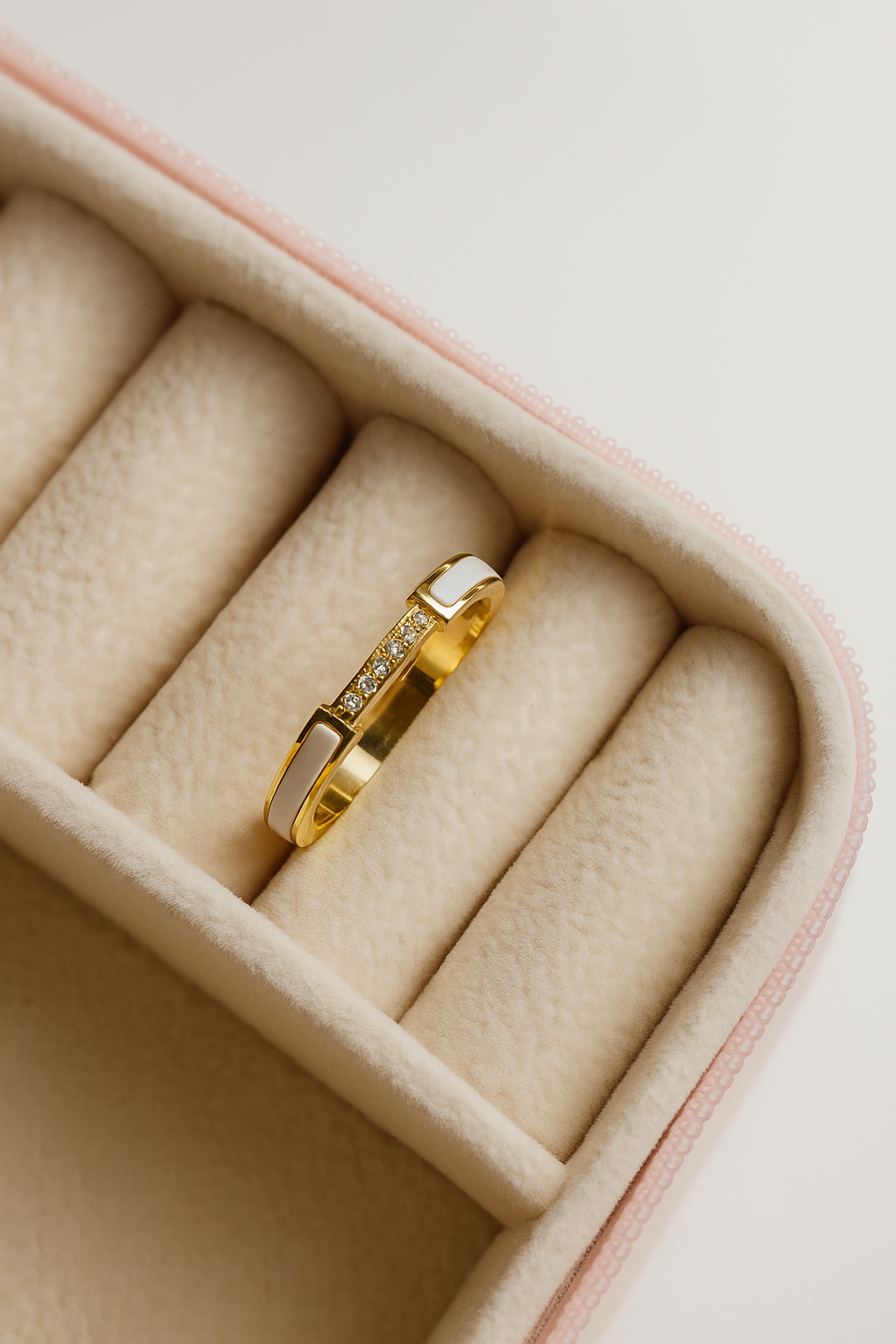 White band ring - GlintHub