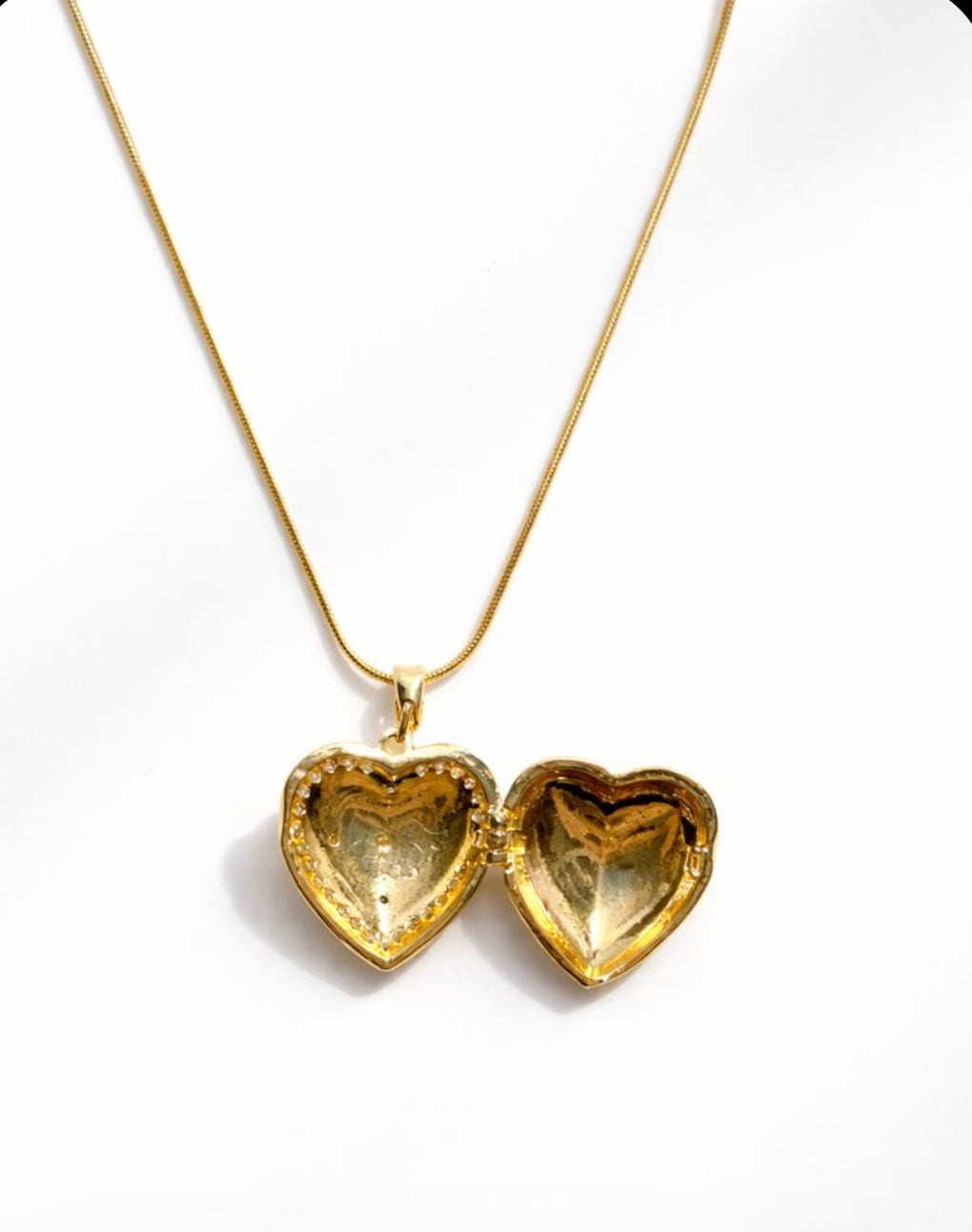 Vintage openable necklace - GlintHub