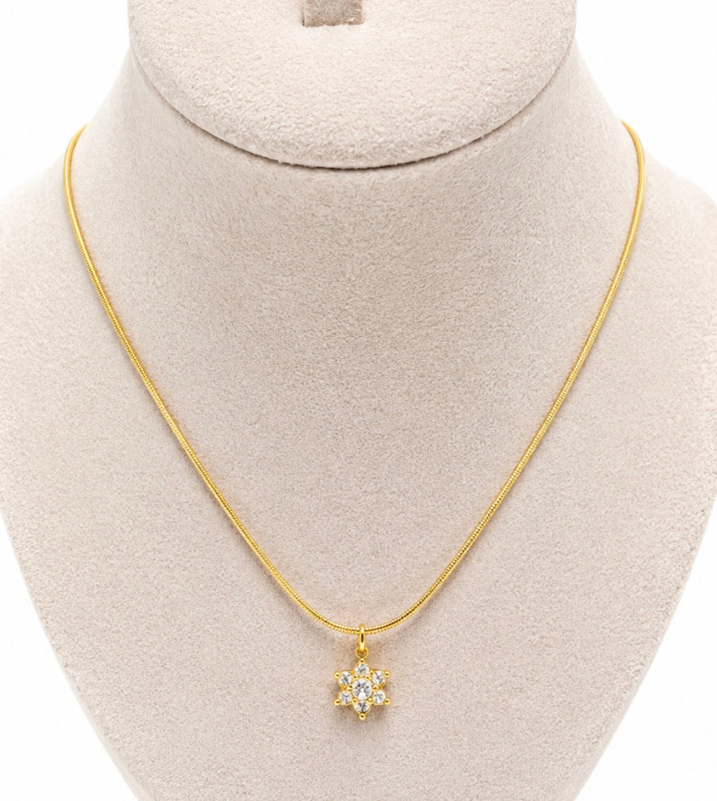 Dainty star necklace