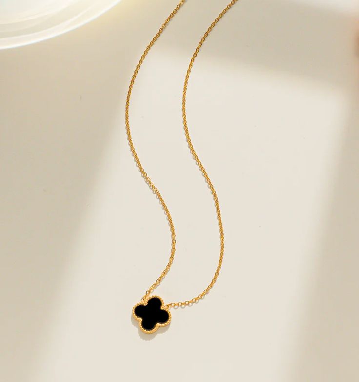 Slim Clover Colored Necklace – Red