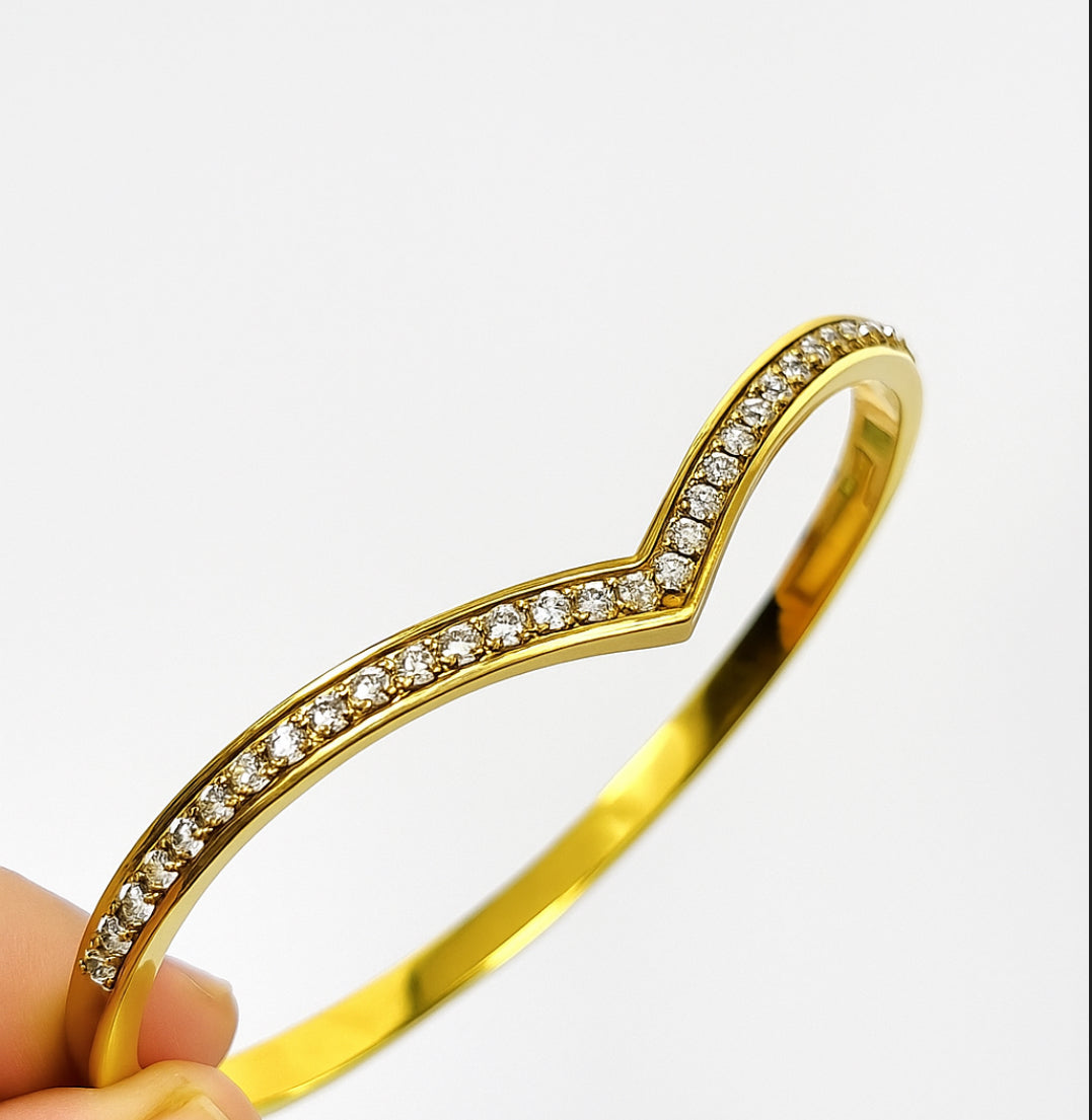 V bracelet - GlintHub
