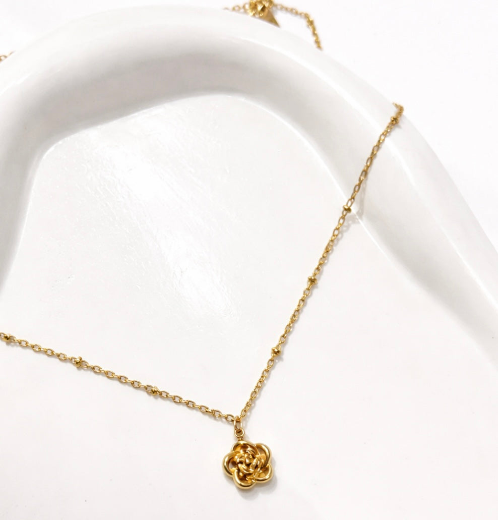 Rosey necklace - GlintHub
