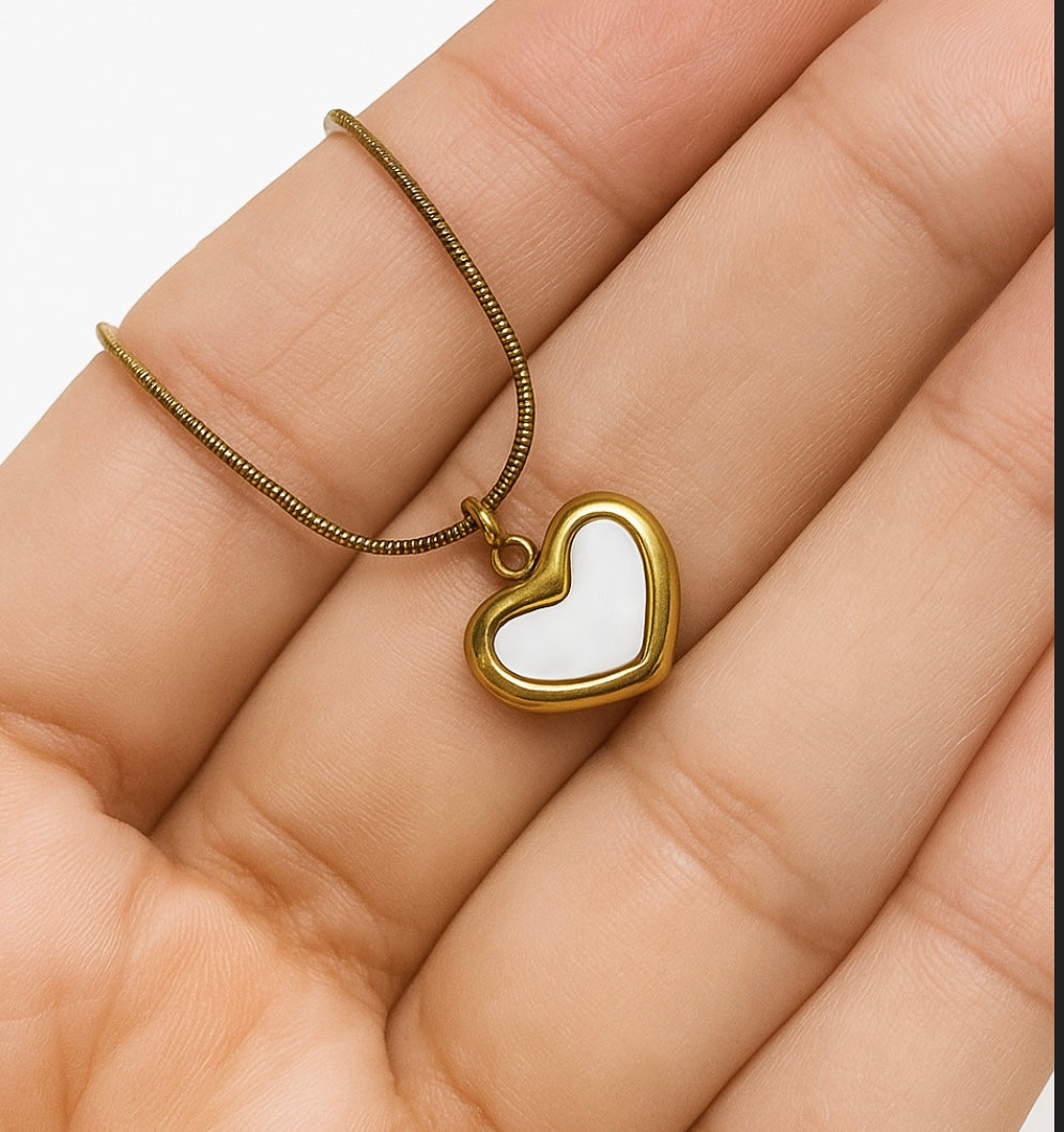 White heart necklace - GlintHub