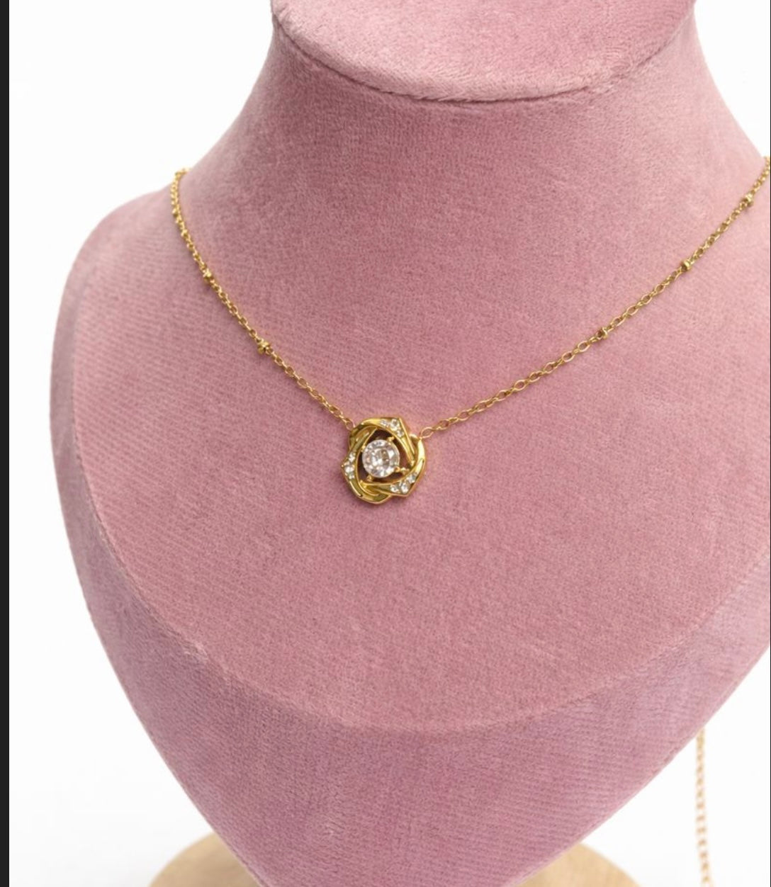 Vivera necklace - GlintHub