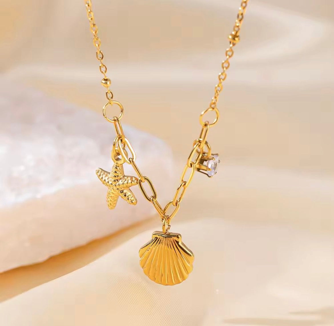 Coral kiss necklace - GlintHub