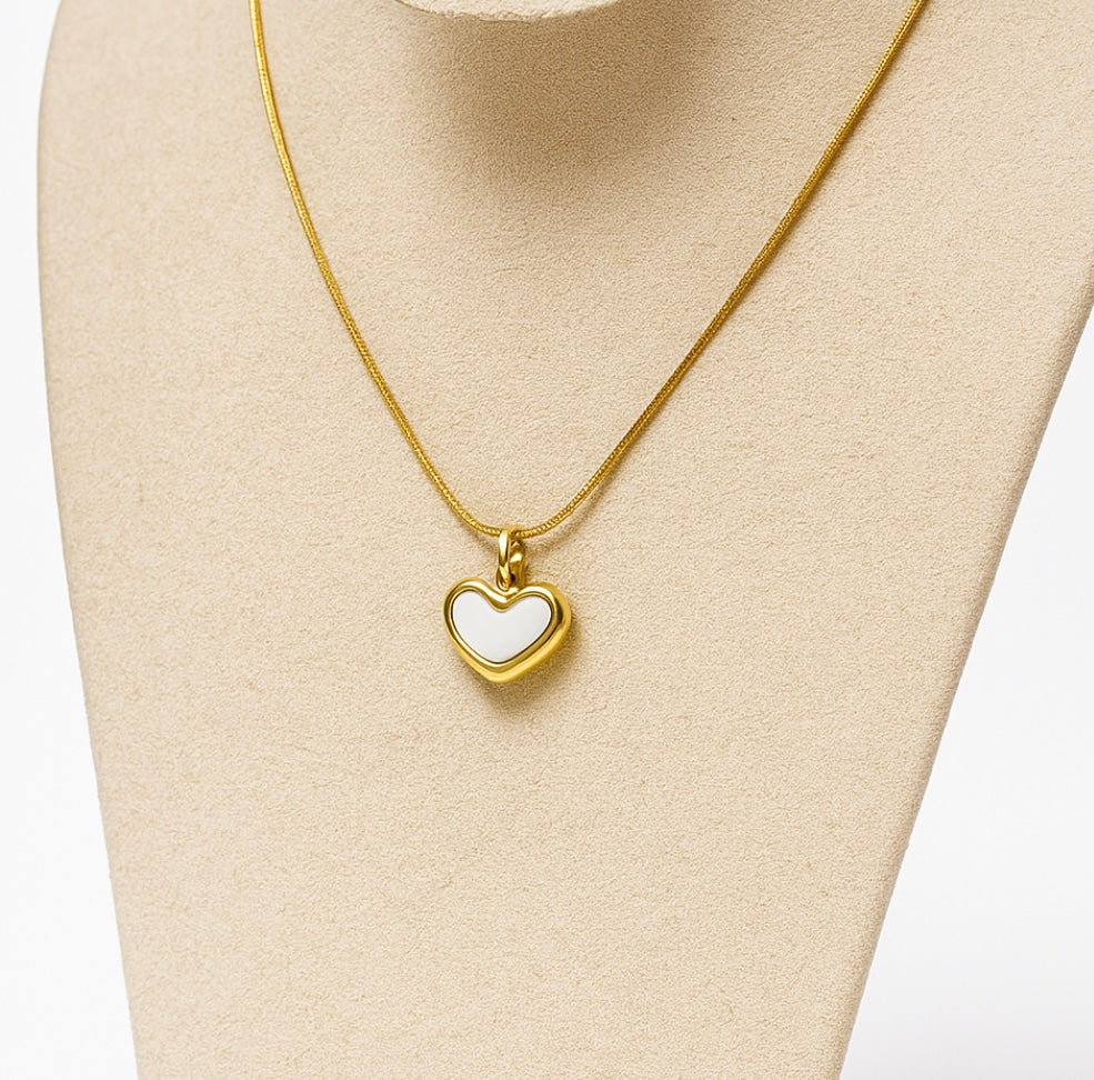 White heart necklace - GlintHub