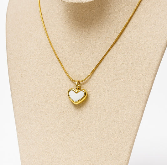 White heart necklace - GlintHub