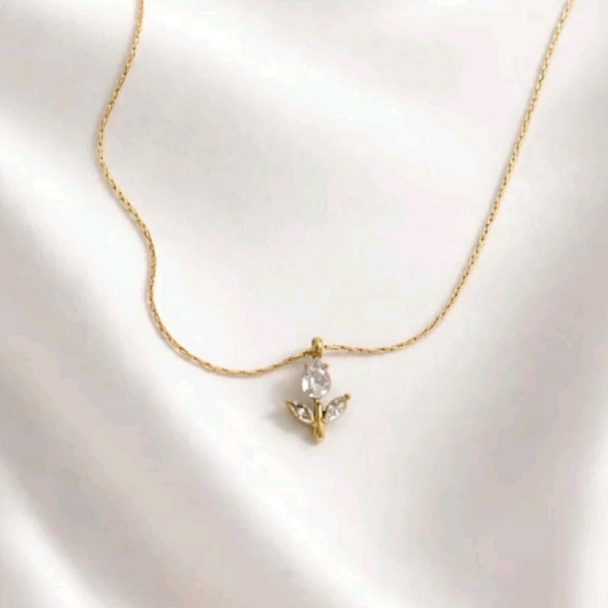 Crystal tulip necklace