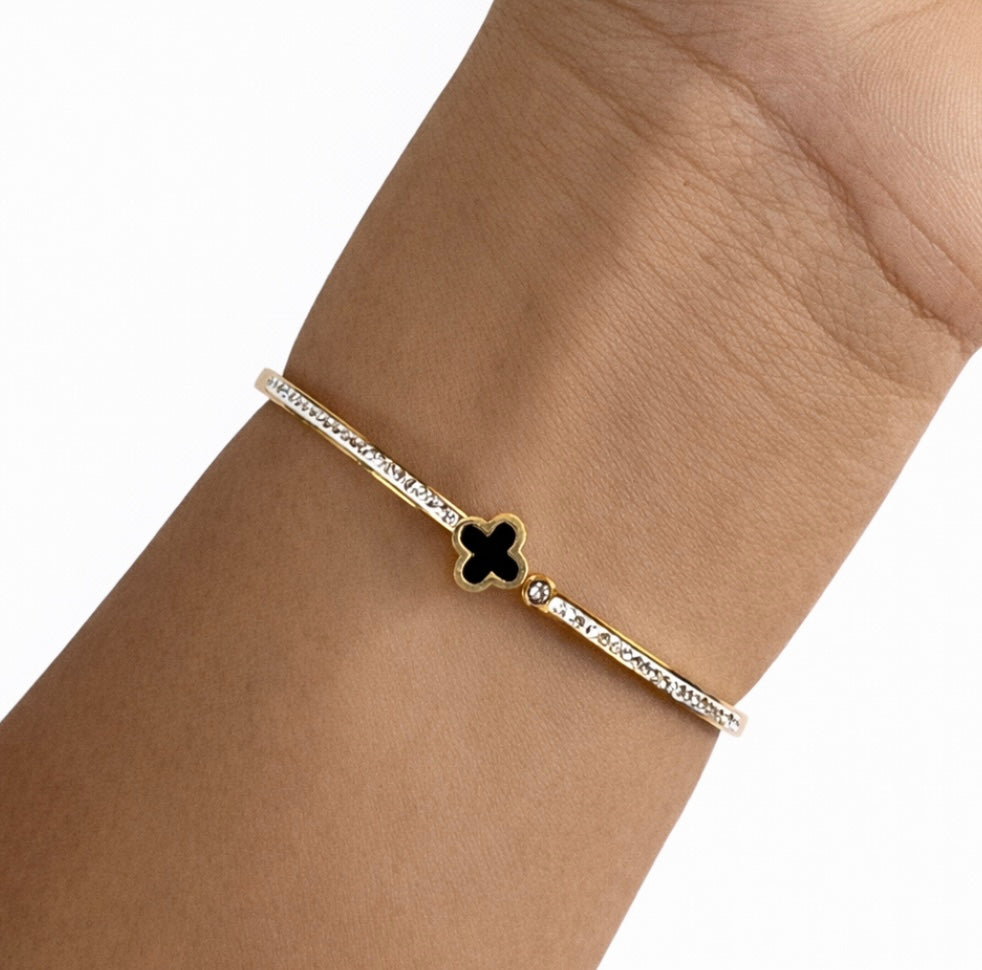 Tiny clover charm baby bracelet - GlintHub