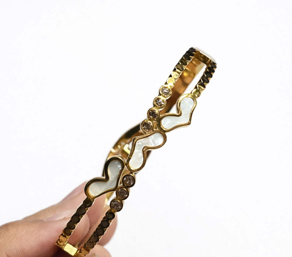 White hearty bracelet - GlintHub