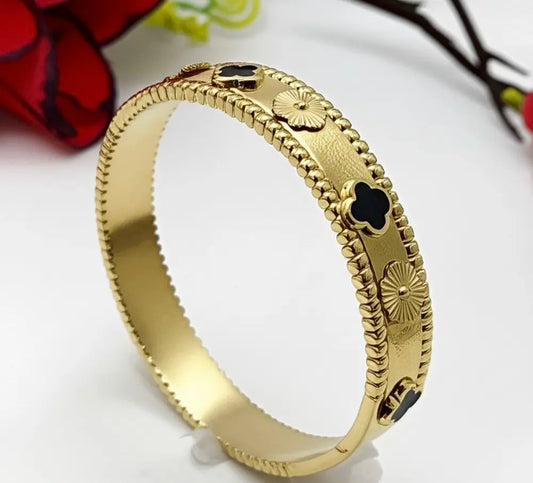 Star and clover bracelet